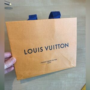 Louis Vuitton paper shopper bag